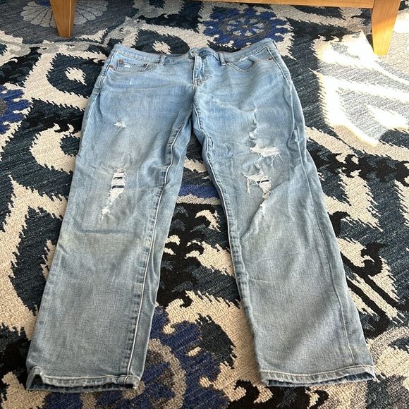 GAP Women's Light Wash Distressed Best Girlfriend Jeans Size 30 - Picture 4 of 4